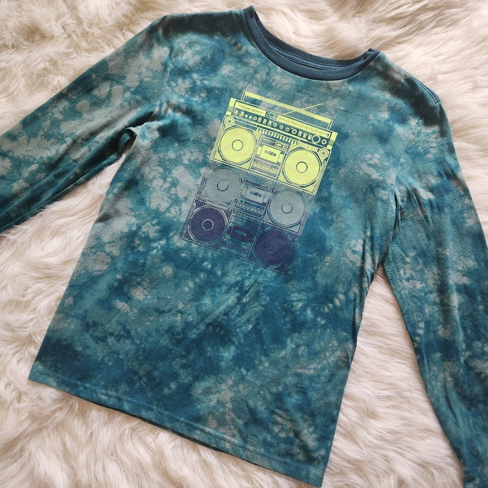 3/$15 Boys Radio Graphic Longsleeve (size XL)